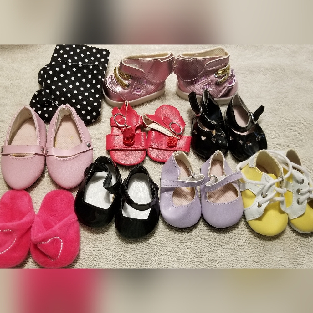 Lot Of 18" Doll Clothes And Shoes - Picture 4 of 6